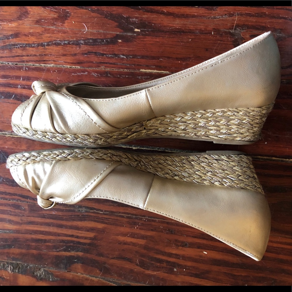 Beautiful gold rope open toe wedges - Life Stride